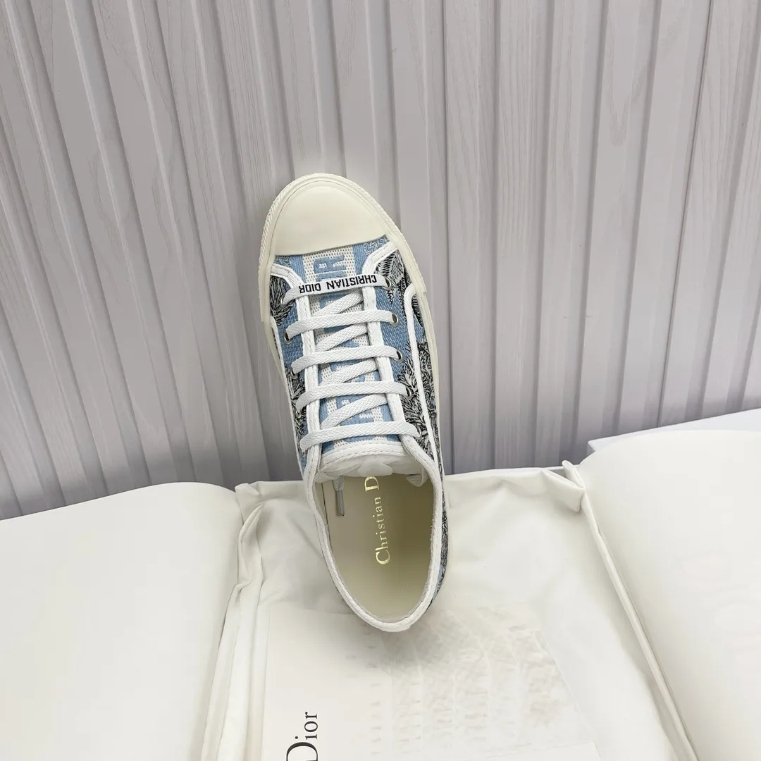 👟👟Ex-factory price 520👟👟 High version in stock, Dior (Dior) flat sneakers are fully embroidered with iconic patterns, ready in stock High quality Dior (Dior) flat sneakers are fully embroidered with iconic patterns👟👟 ♦️Top quality in the market🎗Breaking hot item in foreign counters🎗Non-common imitation version in the market🎗🔳The fabric is made of Italian🇮🇹imported fabrics❗️Embroidered upper, original mold injection Logo frosted five-pointed star outsole🔳Inside imported lambskin+high elasticity Injection molding mold Logo foam feet Size number: 35 to 42 (42 customized)